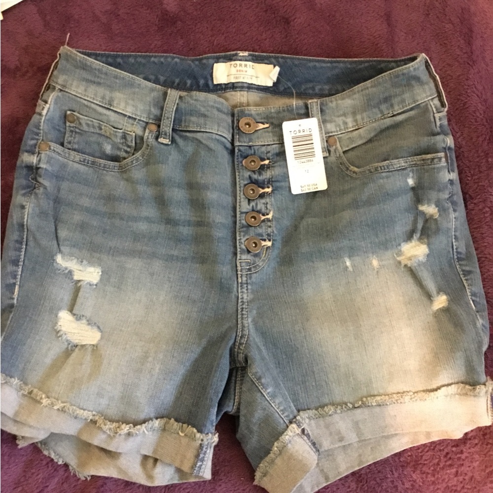 NWT Torrid Vintage High Rise Button Front Jean Shorts -Size 12